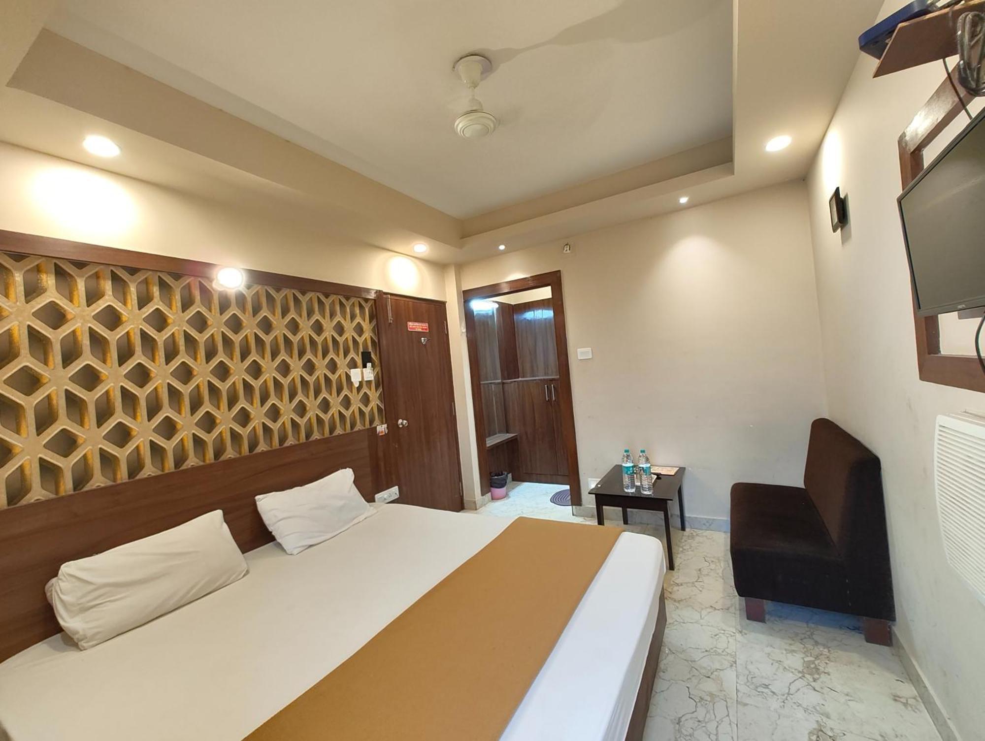 "Hotel Aradhya Puri"- Luxur- Room With Sea-View - Prime Location With Parking Facilities - Best Hotel In Puri Ngoại thất bức ảnh